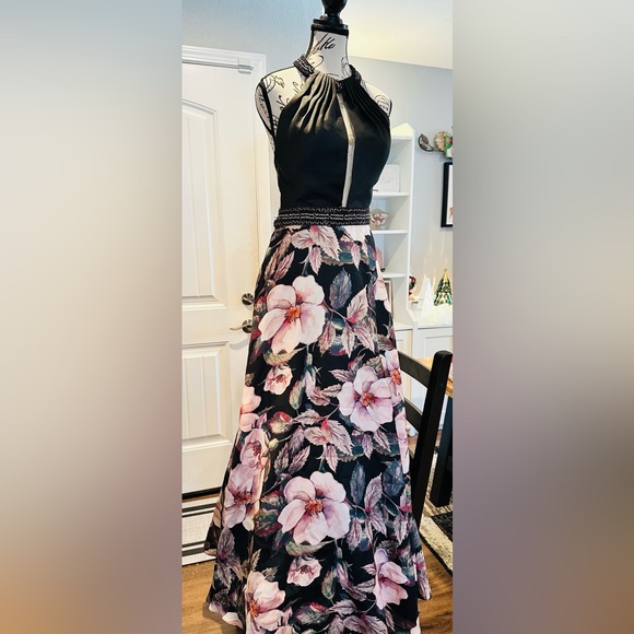 Chic Floral A-Line Party Dress in Black and Pink - Picture 6 of 16